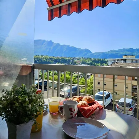 Cosy Vue Sur Les Montagnes 엑스레뱅